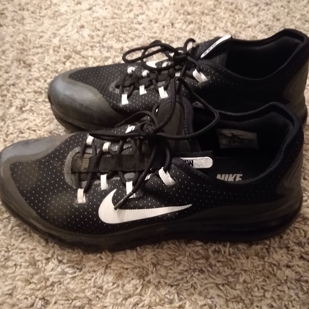 Black Nike Air Max More- M8.5